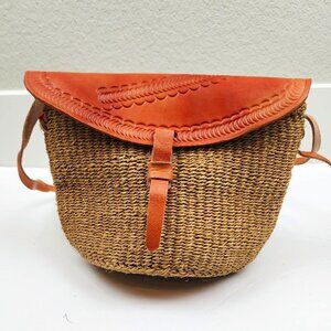Handcrafted Natural Straw and Leather Small Crossbody Bag With Loop closure